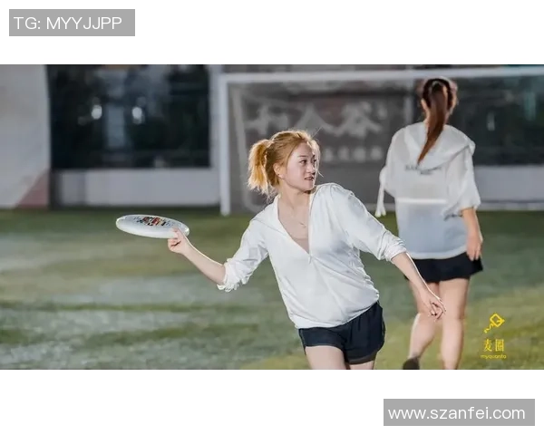 张丽独家分享飞盘技巧与心得体会助你成为飞盘高手的秘诀与经验总结